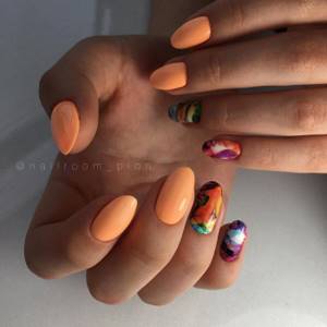Peach manicure