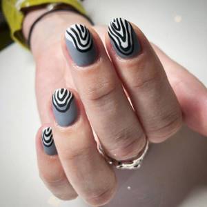 Stripes - Black and white manicure