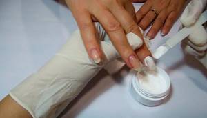 Proper strengthening of nails with acrylic powder for gel polish