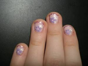 An example of a simple manicure with floral notes on children&#39;s nails