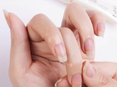 Process of applying cuticle oil