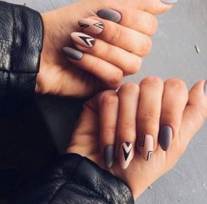 Simple and stylish manicure in gray and beige tones, triangles and squares.