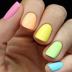 multi-colored manicure color combination for short nails 2