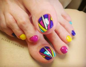 Multicolored pedicure with geometric pattern