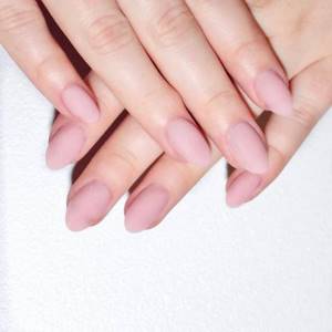 розовые матовые ногти