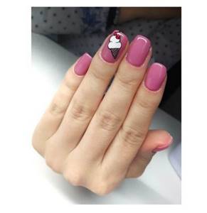 pink manicure with ice cream