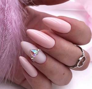 Pink manicure with rhinestones