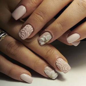 Chic manicure