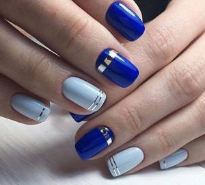 blue-blue manicure