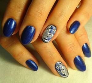 Blue-gray manicure with a pattern