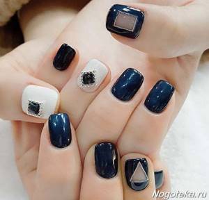 Синий и белый дизайн ногтей