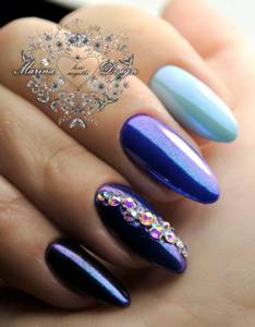 Blue manicure with rhinestones