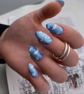 blue manicure