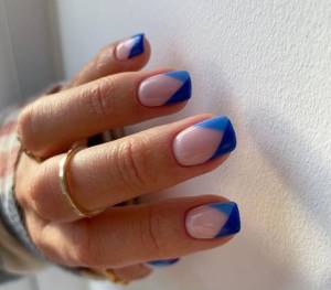 blue manicure