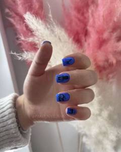 blue manicure