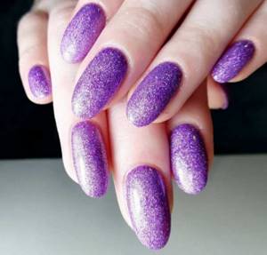 Lilac manicure with velvet sand