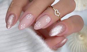 snowflakes on nails