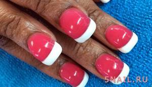 A combination of different styles: bubble manicure and French manicure looks unusual and interesting
