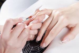 Tips for choosing gel for nail extensions