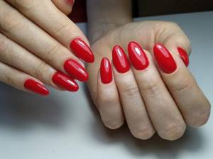 The passion and charm of red manicure