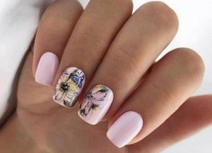 Light manicure for short nails 2021