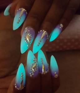 Glowing turquoise manicure
