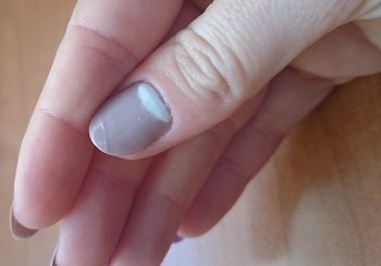 Crack in gel polish due to impact