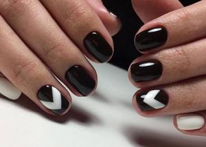 Trendy glossy nail design with gel polish 2022 photo