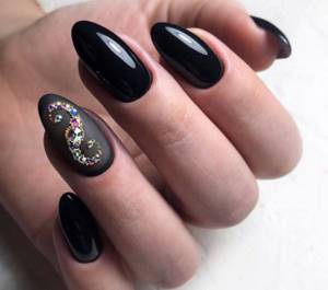 Trendy glossy nail design with gel polish 2022 photo