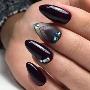 Trendy glossy nail design with gel polish 2022 photo