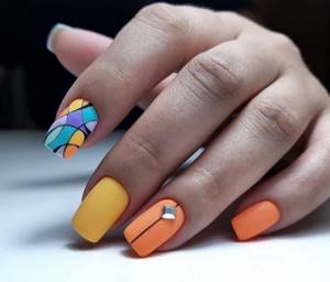 Trendy glossy nail design with gel polish 2022 photo