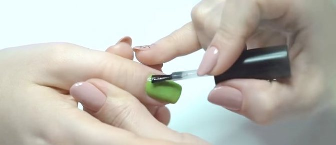Lesson on strengthening nails with gel polish