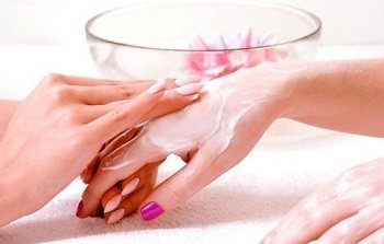 At the end of the express manicure, do a hand massage.