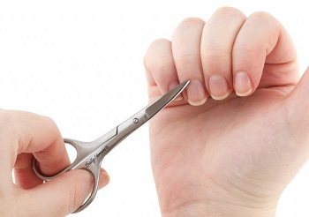 Важно следить за оптимальной длиной ногтей и вовремя их отстригать