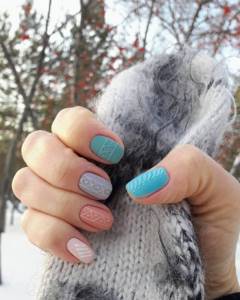 knitted manicure