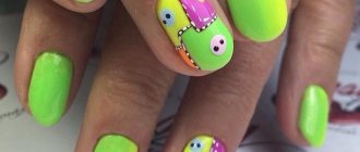Bright gradient manicure with designs on ring fingers