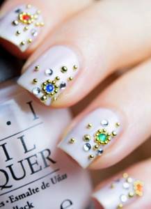 Bright manicure with colored rhinestones