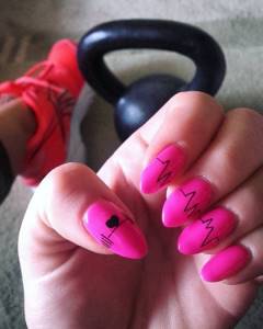 hot-pink-manicure-for-the-gym