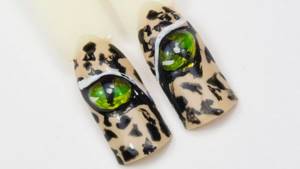 Green liquid stones on nails - cat eyes