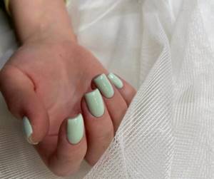 Green pastel manicure