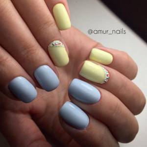 yellow-blue manicure